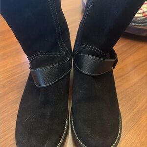 Taos Footwear Black Suede Boots